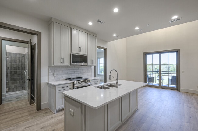Building Photo - 1025 Southwalk Dr