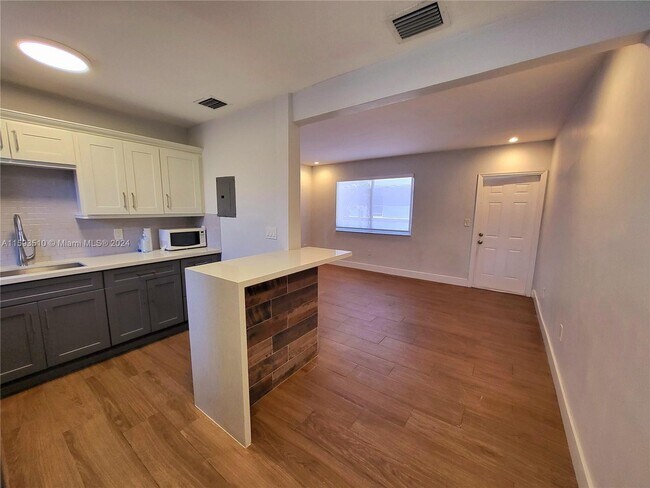 Building Photo - 2355 SW 27th St