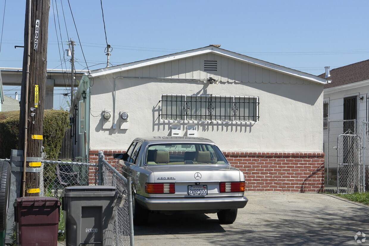 Building Photo - 10600 Pippin St