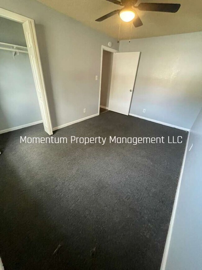 Foto del edificio - Cute and Cozy 2/1 in Mulberry- AVAILABLE FOR IMMEDIATE MOVE IN!!