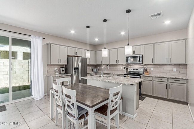 Foto del edificio - 17344 W Country Club Terrace