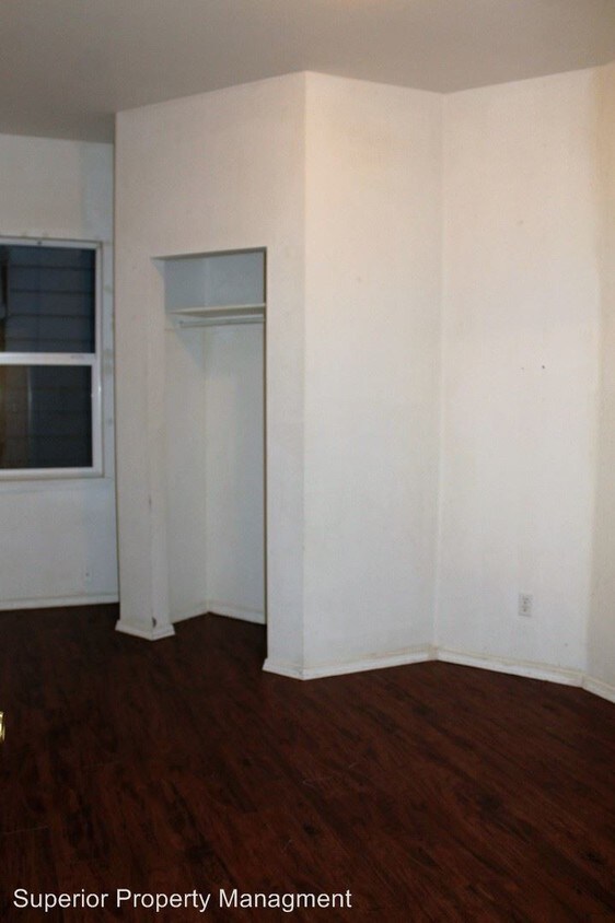 Building Photo - 820 E Denver St