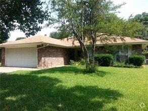 Building Photo - 511 Parsley Ln