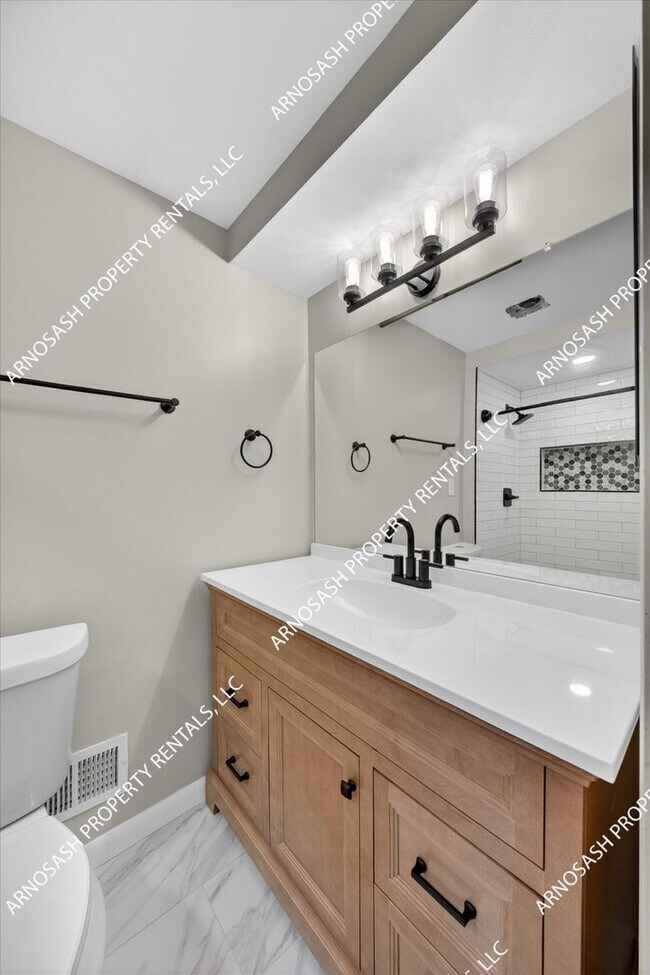 Foto del edificio - Rare Rental Opportunity in Southfield — Fully Renovated 4-Bedroom Brick Colonial!