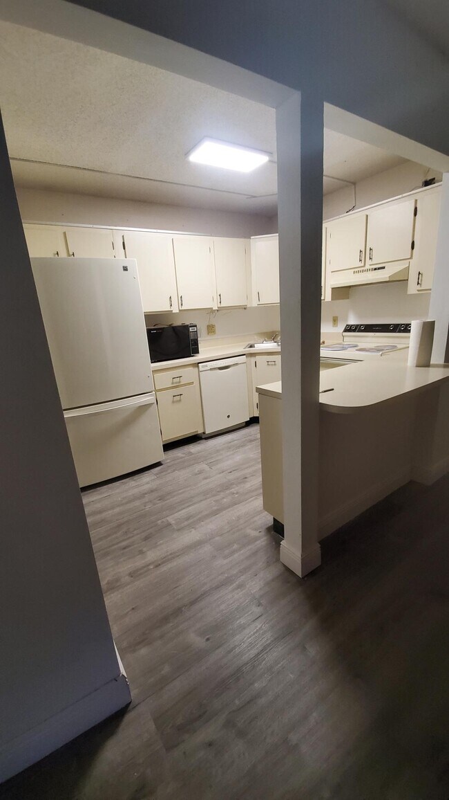 Building Photo - 306 Knotty Pine Cir