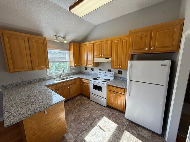 Foto del edificio - Beautiful Ranch style 3 Bed 2 Bath Home! Large Yard and 2 Car Garage!