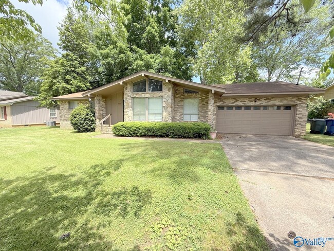 Building Photo - 2509 Excalibur Dr SE