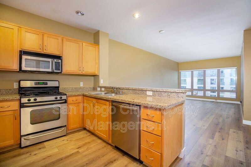 Foto principal - 450 J St