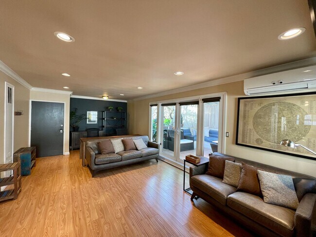 Building Photo - Prime Furnished Condo