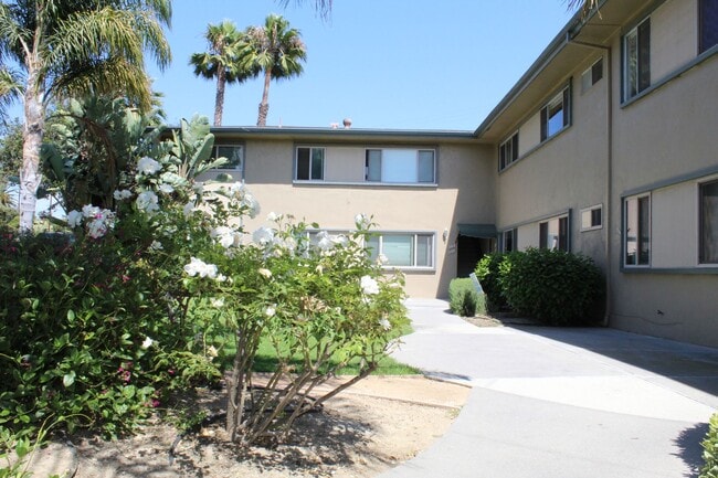 Building Photo - Updated Near Ventura College!