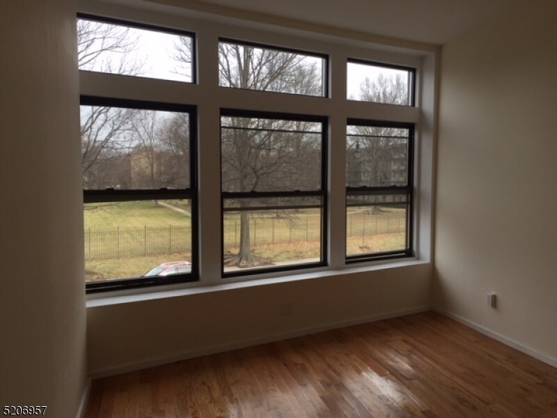 Foto del edificio - 1086 S Orange Ave