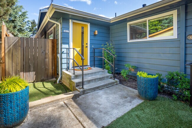 Front door, private patio through the gate on the left of the door - 4817 SE Salmon St