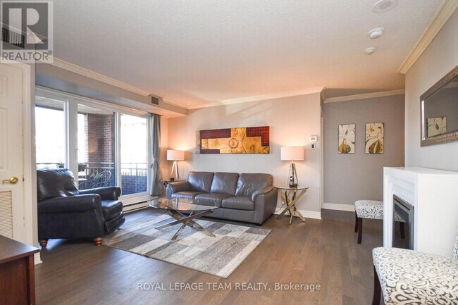 Photo du bâtiment - 959 N River Rd