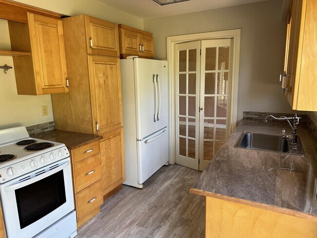 Photo du bâtiment - 244 Ridgewood Rd