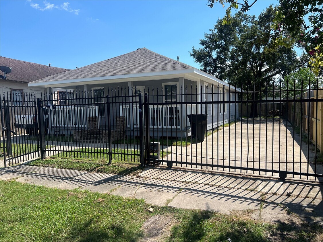 Foto principal - 6808 Avenue K
