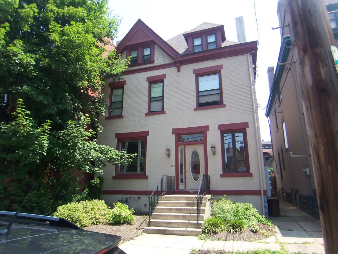 Primary Photo - 705 S Aiken Ave