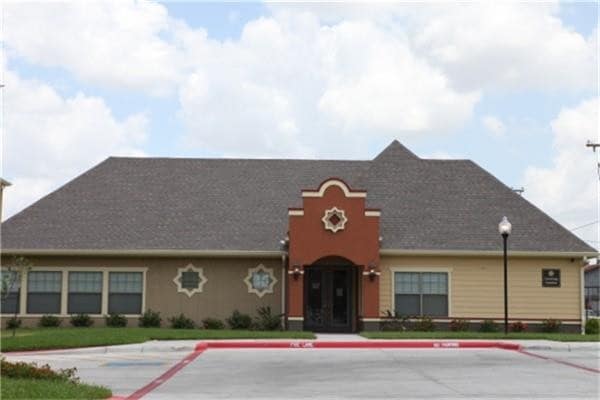 Building Photo - 2200 Beaumont Ave