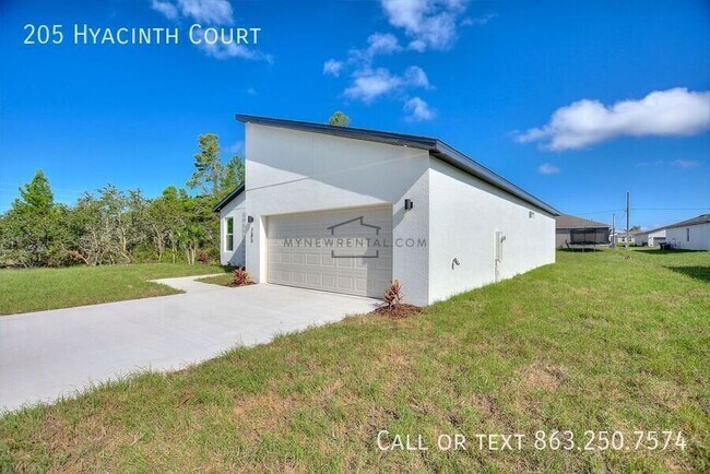 Foto del edificio - 205 Hyacinth Ct