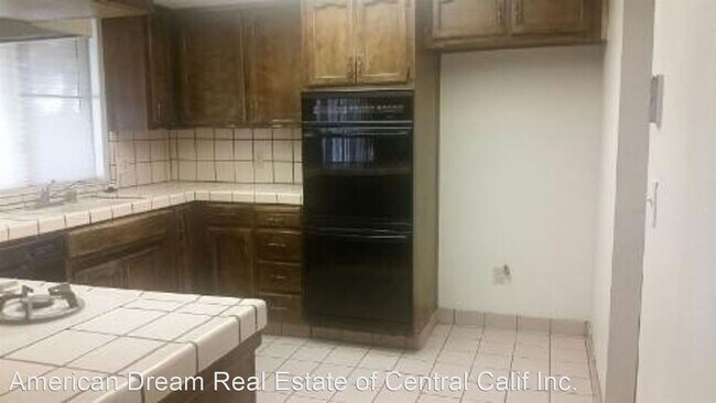 Building Photo - 3 br, 2 bath House - 915 E. Hanford-Armona...