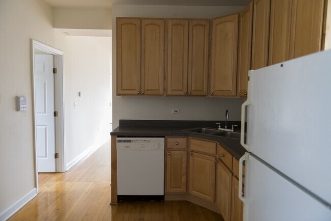 Foto del edificio - 2315 N Greenview Ave