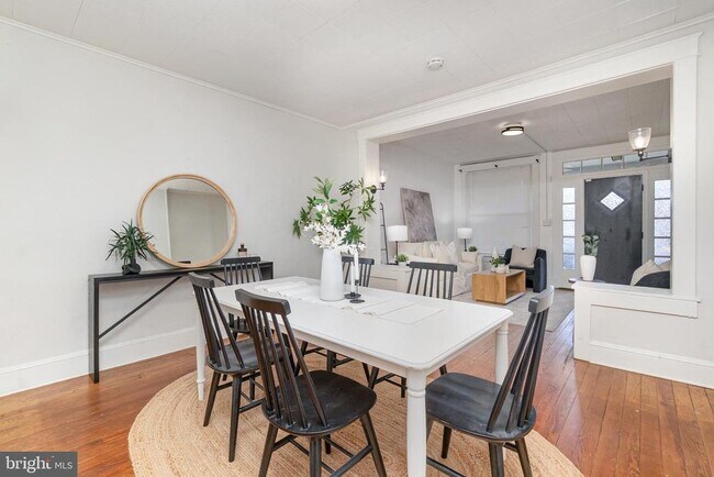 Building Photo - 3822 6th St