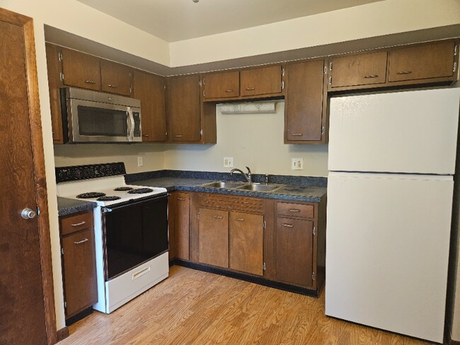 Foto del edificio - 3819 1/2 Camelot Ln