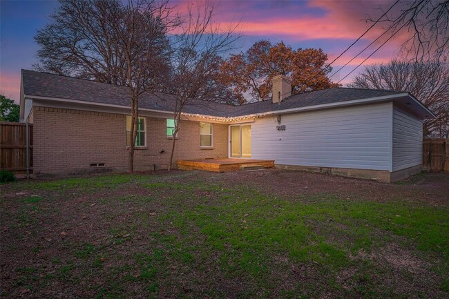 Building Photo - 911 Fernwood Dr