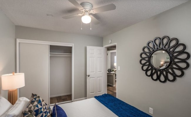 Building Photo - 4461 Menlo Ave