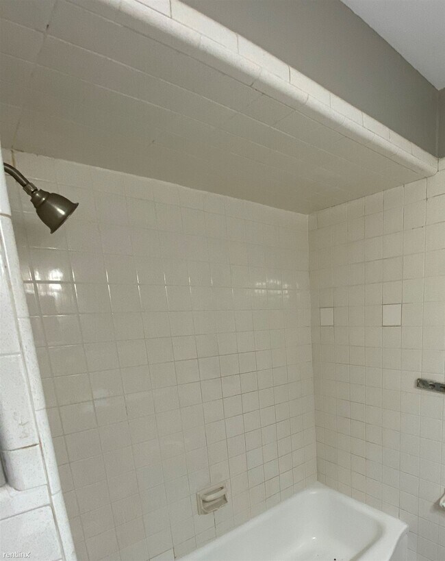 Foto del edificio - 2 br, 1 bath House - 8310 Plainview Ave