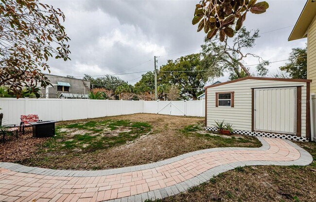 Foto del edificio - 308 E Ross Ave