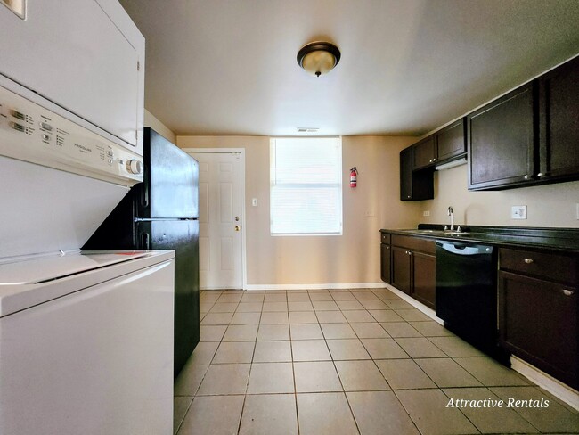Building Photo - 1641 W 77th St