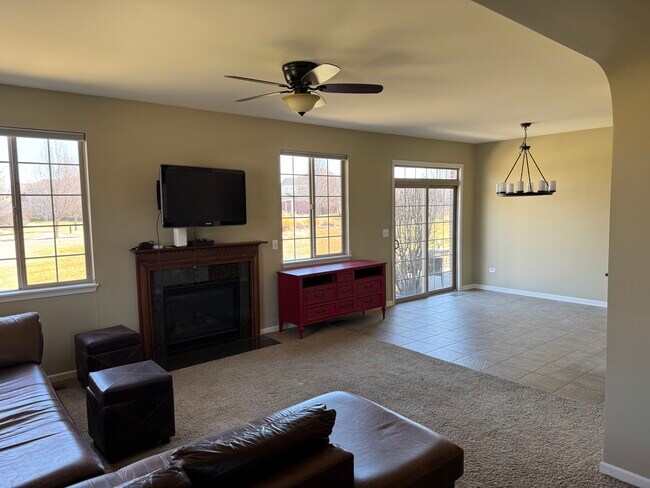 Foto del edificio - 2766 Blakely Ln