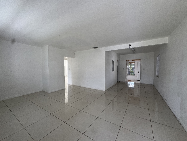 Foto del edificio - 4060 SW 6th St