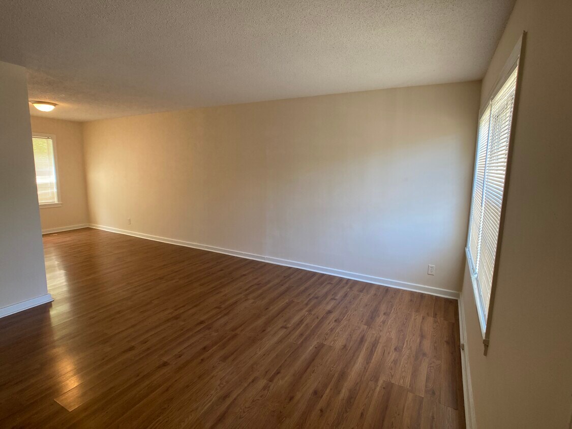 Foto principal - 1630 Valley Ave