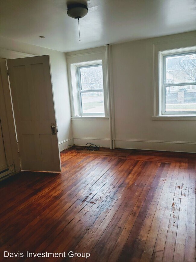 Foto del edificio - 303 E Washington St