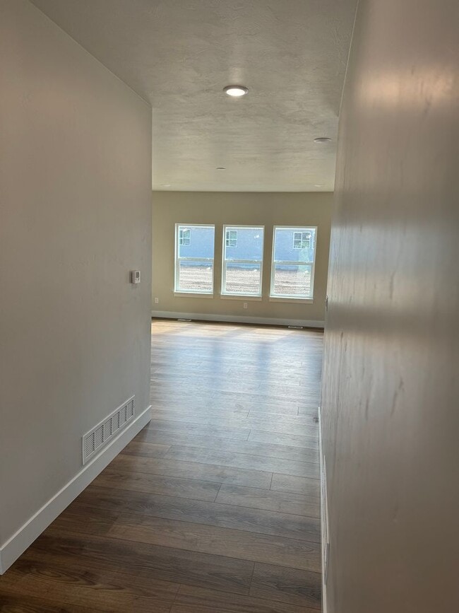 Foto del edificio - BEAUTIFUL 3 Bed 2 Bath Twin home in Sugar city!