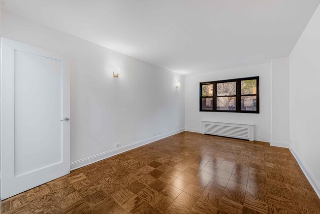 Building Photo - 137 E 38th St