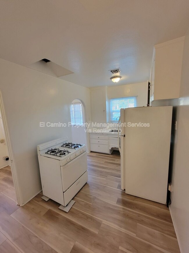 Building Photo - 5756 Pickering Ave