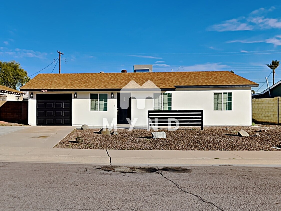Primary Photo - 7520 E Portland St
