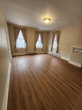 Building Photo - 10 N Main St