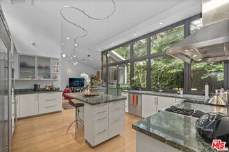 Building Photo - 354 14th St