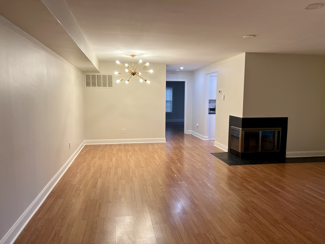 Living/Dining Room - 120 Acadia Ct