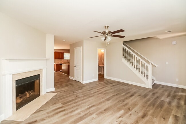 Building Photo - 2113 Anchor Ct