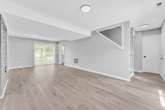 Foto principal - *NEWLY RENOVATED* 3 Bedroom Townhouse in Downtown Spartanburg