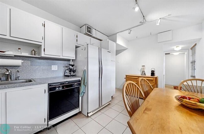 Foto del edificio - 901 Cypress Grove Dr