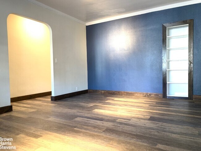 Building Photo - 1.5 Bedroom Gas Included in E. Flatbush