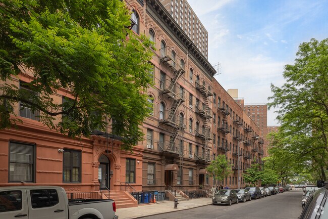 Foto del edificio - 325 E 93rd St