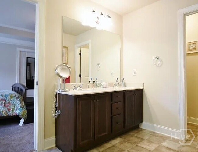 Foto del edificio - 157 Putters Dr