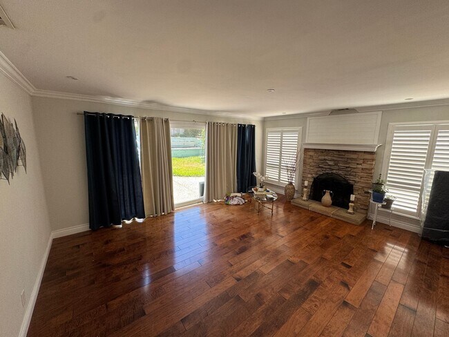 Foto del edificio - Meticulously Maintained Single-Story Home with Private Pool in Canterbury Village!