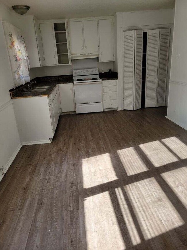 Foto del edificio - 411 Vintage Rd